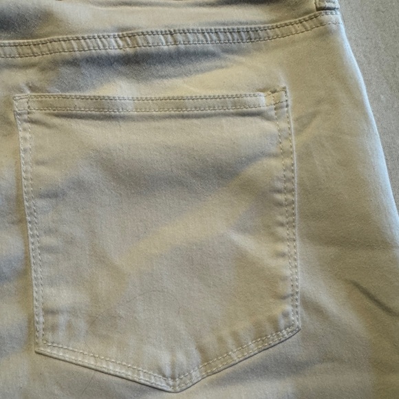 Maurices Women Size 18W White Skinny Jeans Smooth Denim - Picture 8 of 9